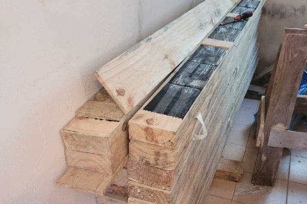Uruguay encautan entre tablas de encofrado 2